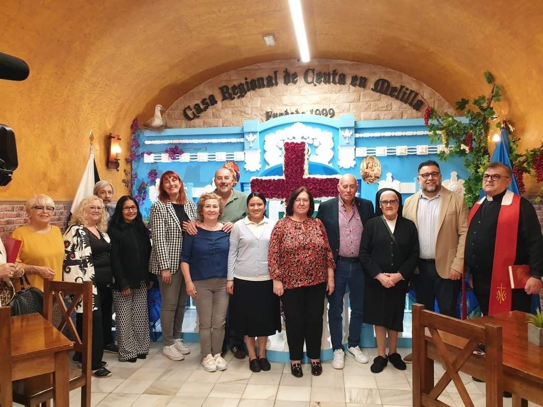 La Casa Regional de Ceuta en Melilla homenajea a Melilla en su Cruz de Mayo